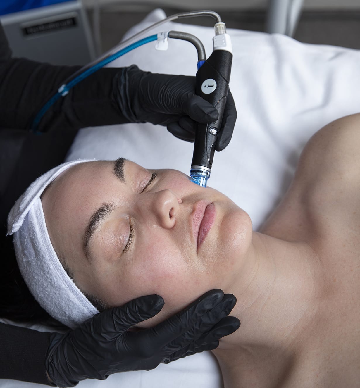 Hydrabeauty Facial-behandling i ansiktet